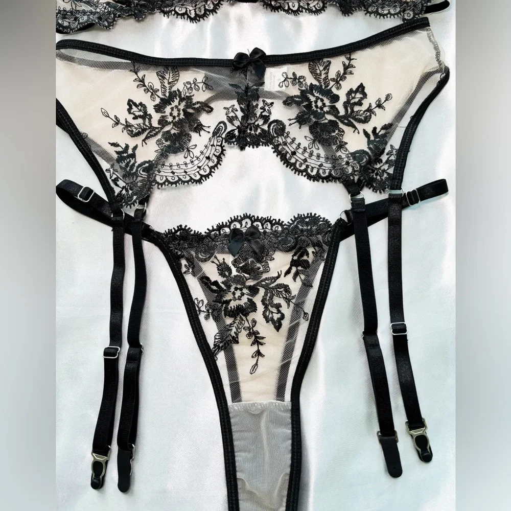 Black Lace Lingerie Set - Picture 8 of 9